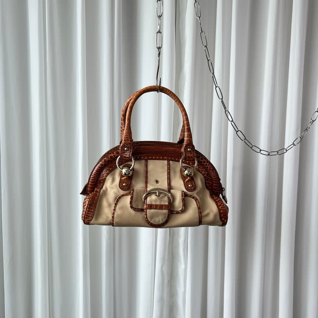 셀린느 엠보싱 숄더백