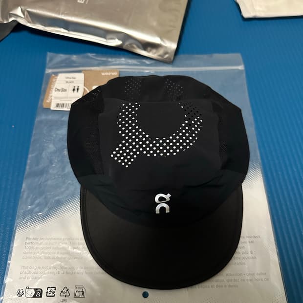 on 온러닝 울트라 캡 블랙 트레일 러닝 모자