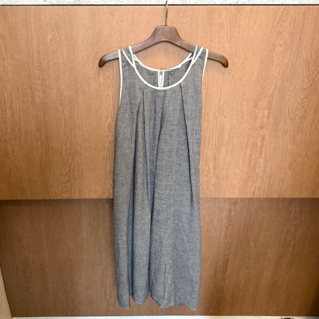 빈티지 라운드넥 슬리브리스 롱 원피스 잔체크 패턴 디테일 블랙