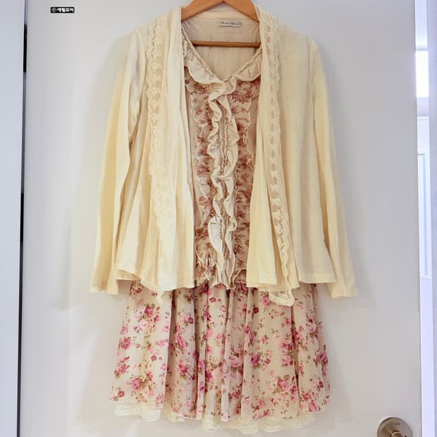 로사체리 블라우스 스커트 세트