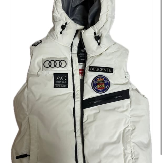 데상트 조끼패딩