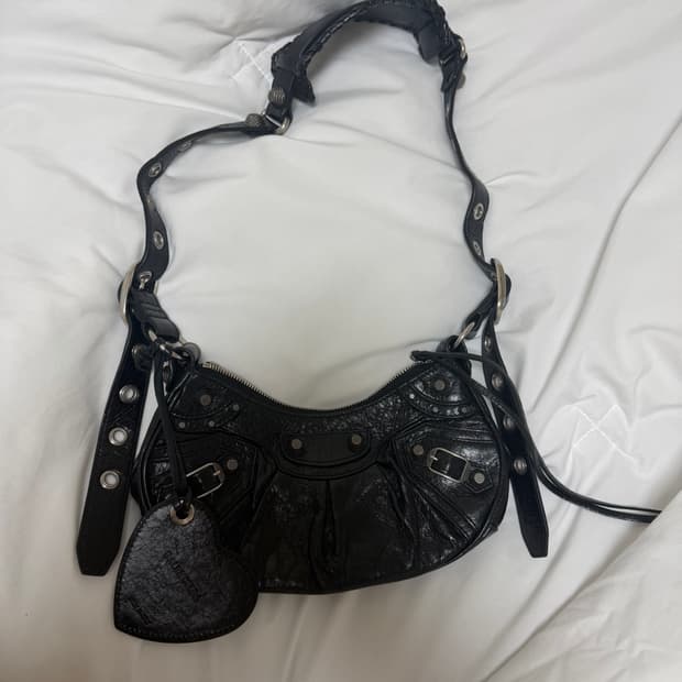 발렌시아가 아레나 램스킨 르카골 xs 숄더백 블랙