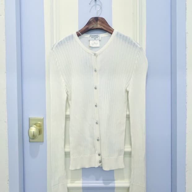 샤넬 부티크 화이트 가디건