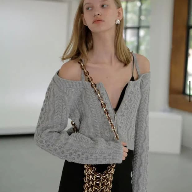 새상품) 소프트서울 오프숄더 니트 가디건