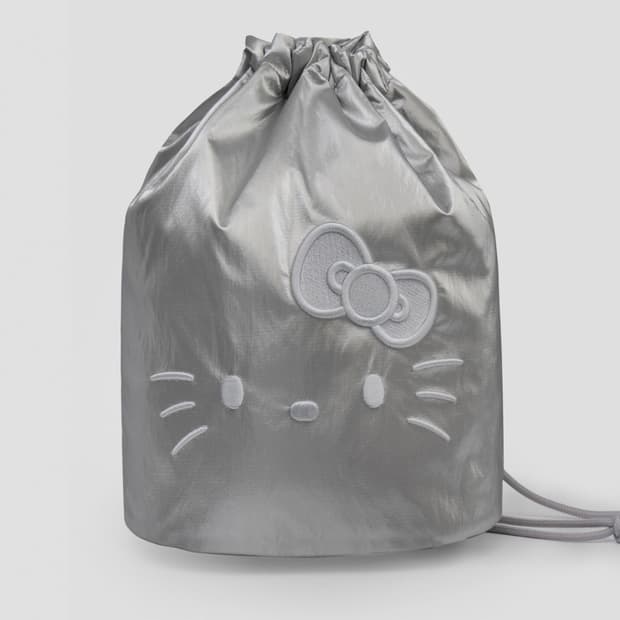 조셉앤스테이시 X 헬로키티 백팩 콜라보 실버 (핀 포함) 판매합니다