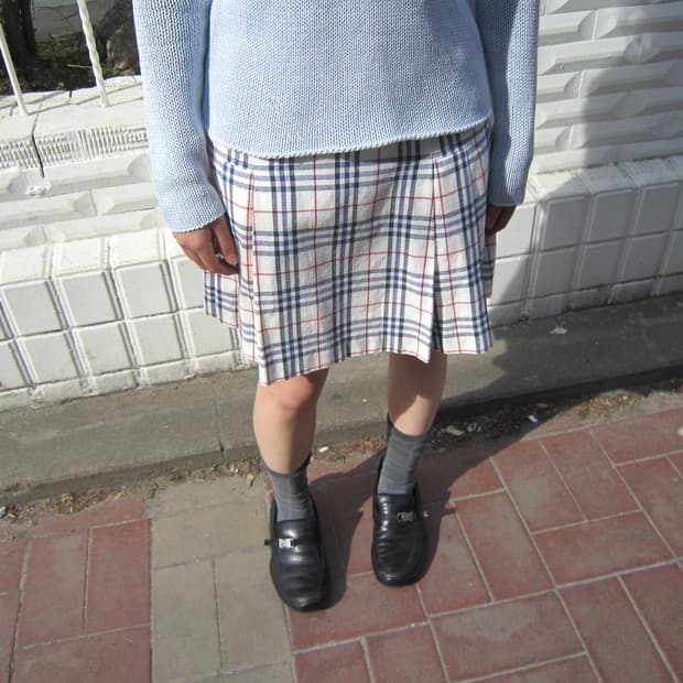 버버리 런던 플리츠 미디 스커트 노바체크 디테일 A라인 화이트