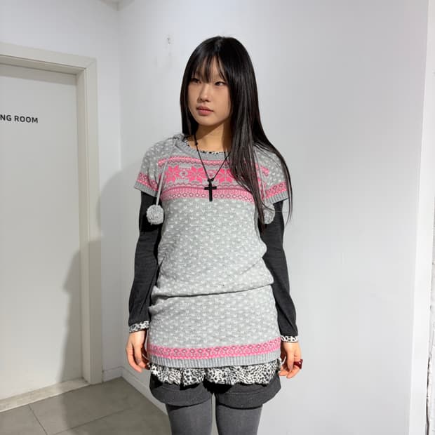 핑크 그레이 폼폼이 노르딕 반팔 원피스