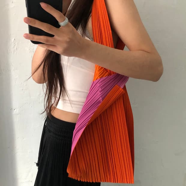 Issey Miyake 이세이미야케 오렌지 라벤더 컬러 플리츠 백