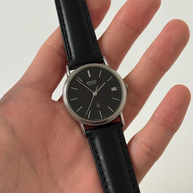1980s Chariot Black Dial Silver Quartz