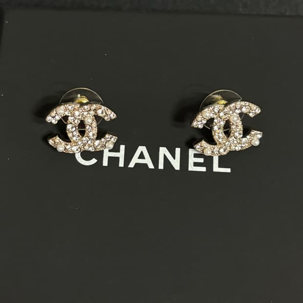 샤넬 정품 업사이클링 cc로고 진주 펄 크리스탈 귀걸이