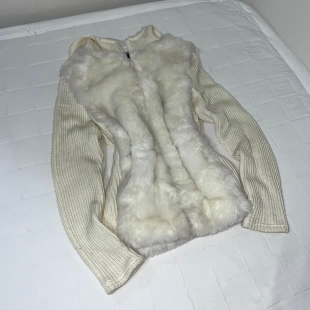 White fur knit hood zip up