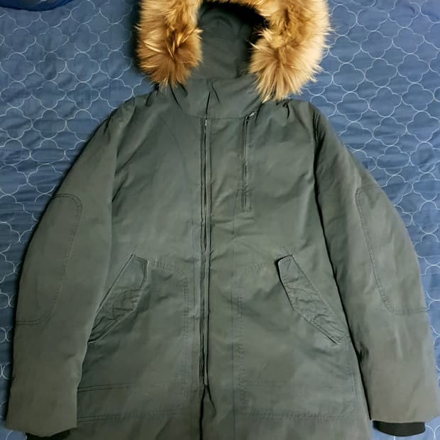 타임옴므 구스다운 라쿤퍼 암패치 M65 야상 패딩 카키그레이 (L)