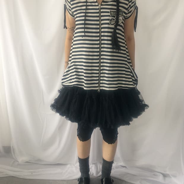 Shirring point stripe pattern hood zip u