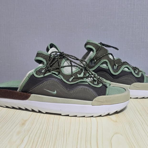 나이키 오프라인 2.0 미디움 올리브 270 