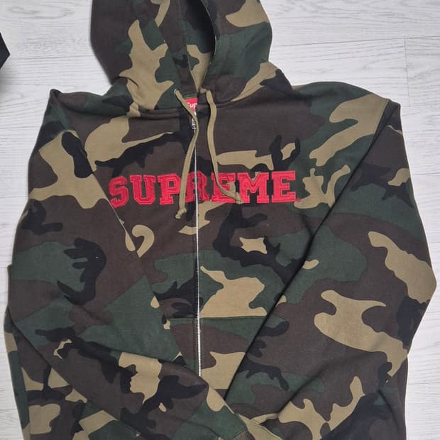 슈프림 컬리지에이트 아플리케 집업 카모 후드 XL 판매