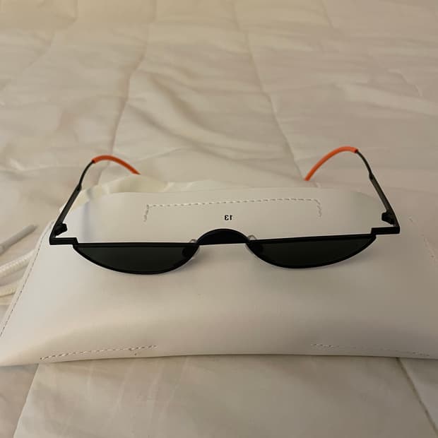 젠틀몬스터 13 bees