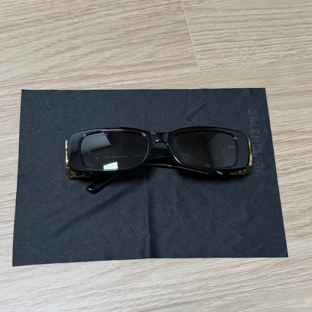 발렌시아가 다이내스티 렉탱글 선글라스 블랙