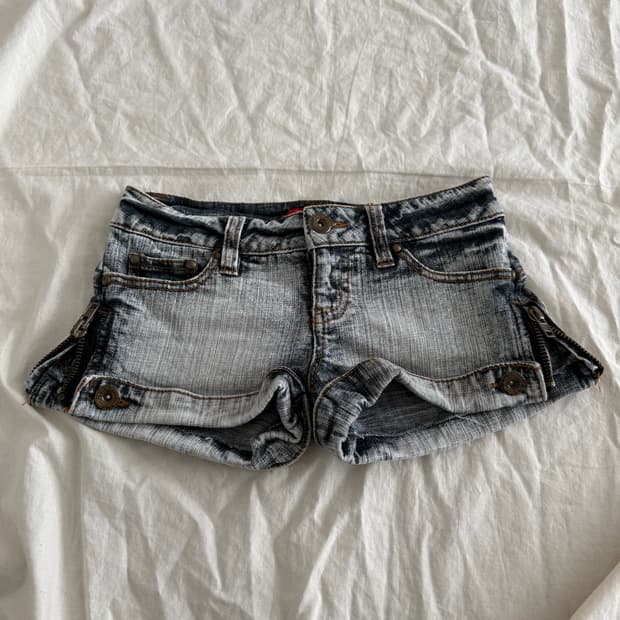 오네갸루 갸루 펑크 y2k 지퍼 디테일 로우라이즈 데님숏팬츠