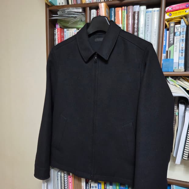 유니클로 싱글 카라 쇼트 블루종 
블랙 색상 L