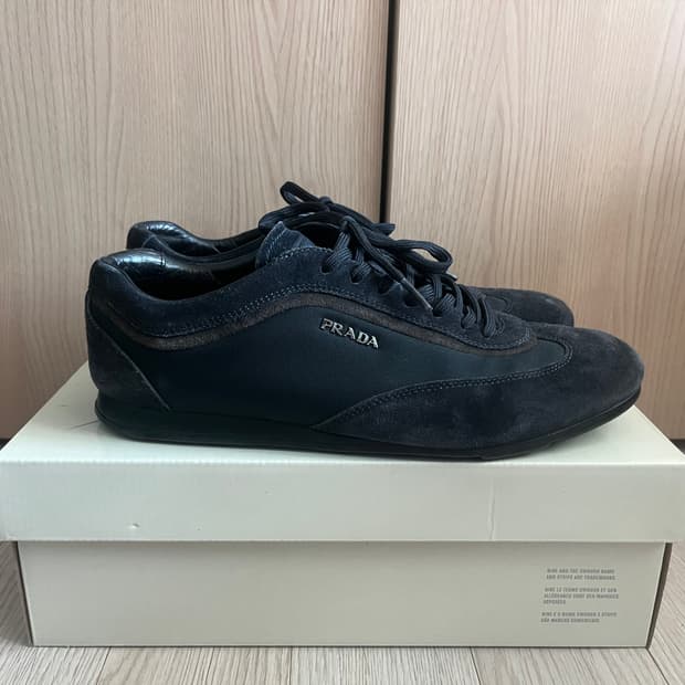 프라다 스웨이드 스니커즈