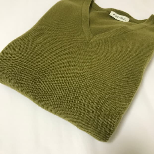 포니테일 클럽 브이넥 니트 (Parsley Green)