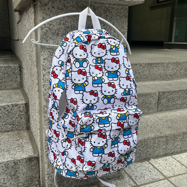 헬로키티 패턴 화이트 백팩