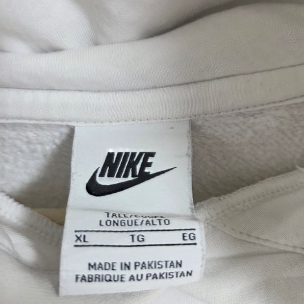 나이키 후드티 화이트 엑라깔끔한 화이트 색상의 나이키 빅로고 후드티예요
