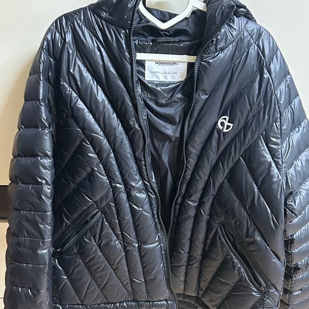 노매뉴얼 경량패딩 유광 블랙