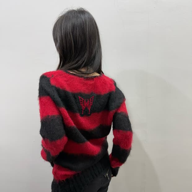 블랙피스나우 버터플라이 패치 스트라이프 니트