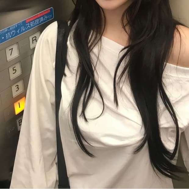 나체 핀치드 롱 슬리브 아이보리