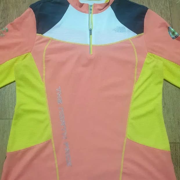 노스페이스 아웃도어 반집업 95 사이즈입니다