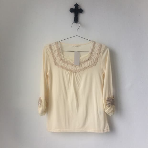 Axes femme butterfly lace point sleeve