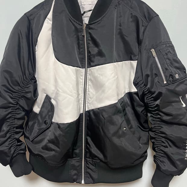 나이키 스우시 봄버 리버시블 패딩자켓