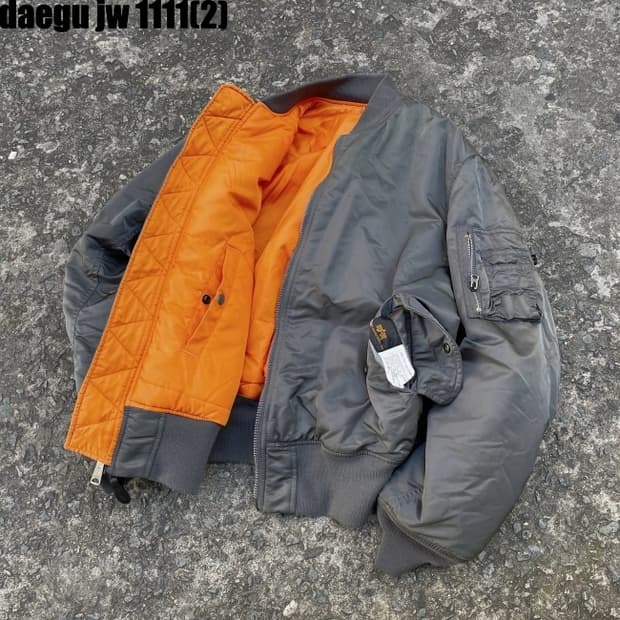 알파인더스트리 양면 봄버 자켓