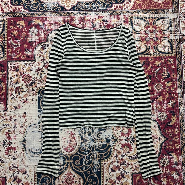 시스루 컷팅 스트라이프 탑