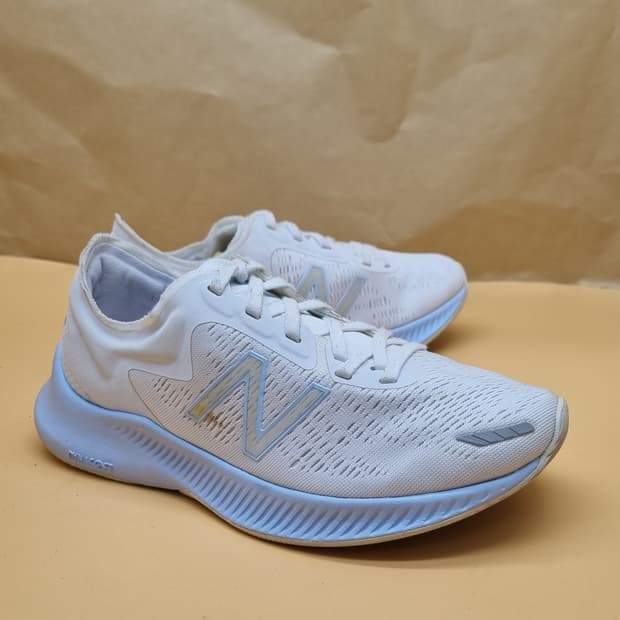 뉴발란스 다이나소프트 운동화230