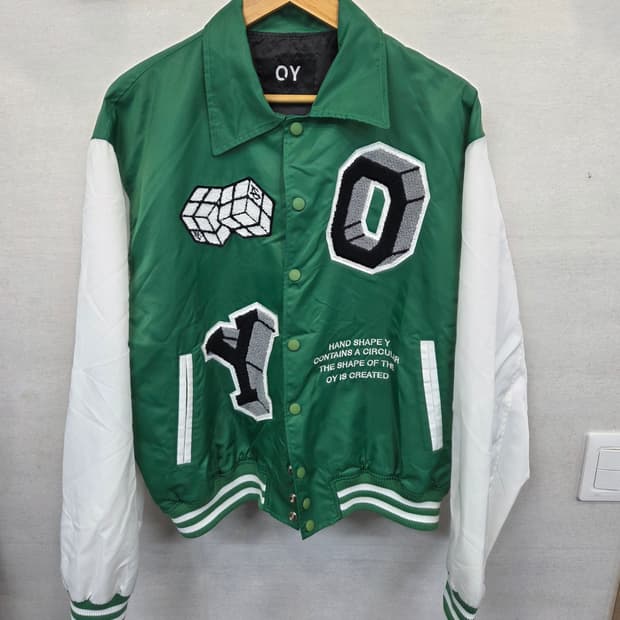 Oy 큐브 로고 바시티자켓 프리