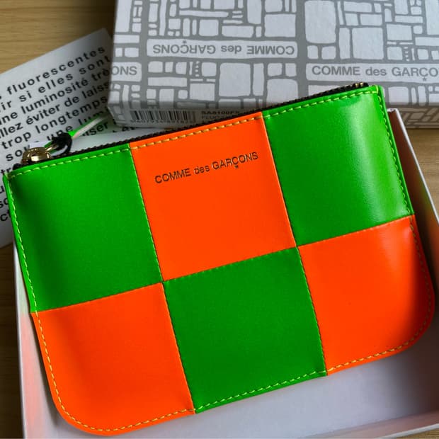 꼼데가르송 플루오 스퀘어 동전지갑 SA8100FS ORANGE GREEN