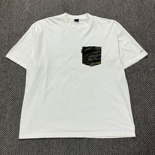 Back channel 타이거 카모 포켓 티셔츠 v5237