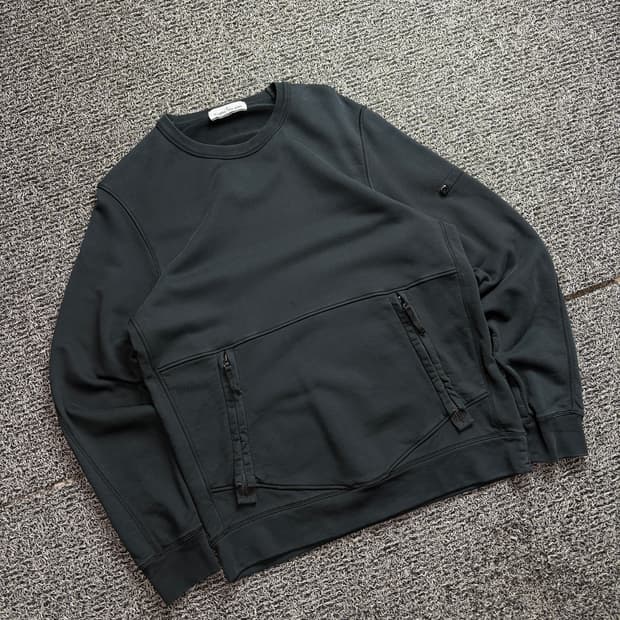 스톤아일랜드 정품 포켓 디테일 블랙 맨투맨 2511