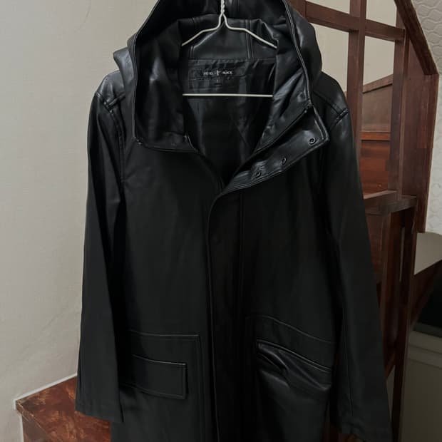 No id 레더 후드 코트