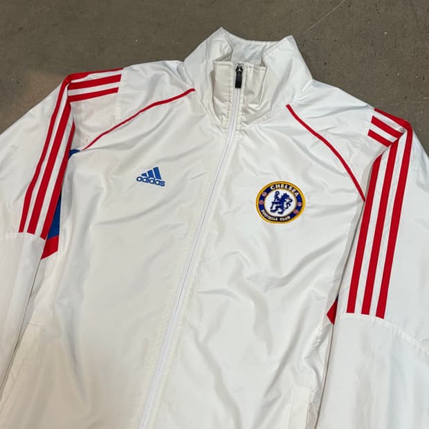 105 아디다스 첼시 레드 블루 배색 화이트 바람막이 