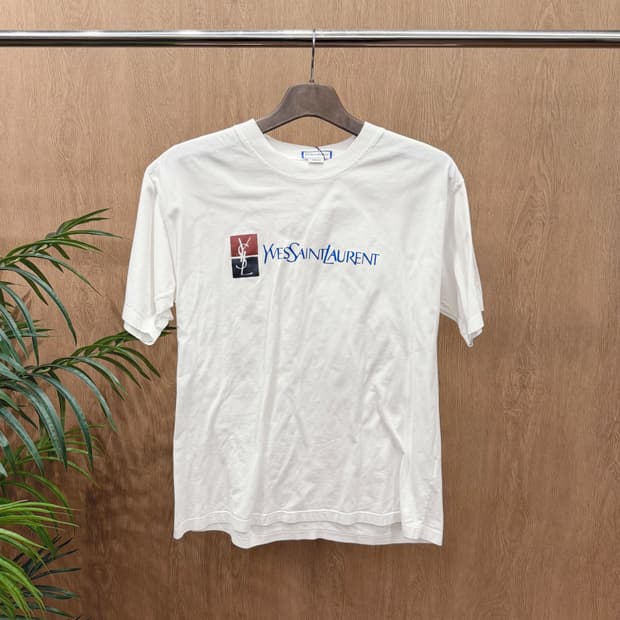 입생로랑 반팔 티셔츠 로고 프린팅 라운드넥 무지 디테일 레귤러핏 화이트
