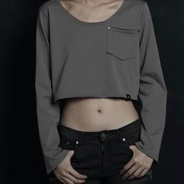 시너진 포켓 크롭 롱슬리브 차콜