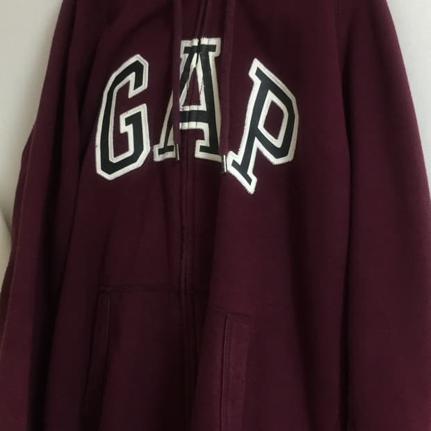 갭 버건디 후드집업 (엔시티위시 사쿠야 착용)