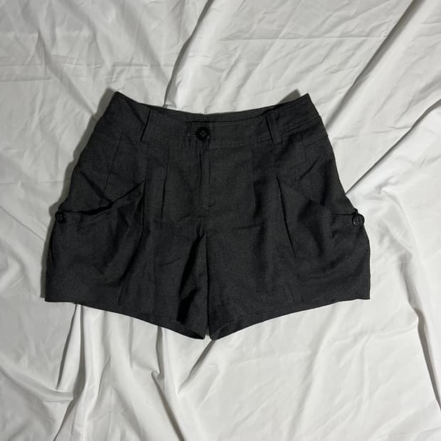 버튼포켓 울 숏팬츠