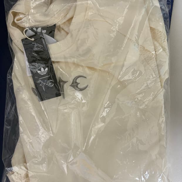 떠그클럽 아디다스 롱슬리브 크림화이트