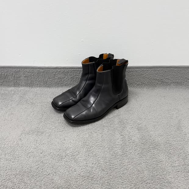 Tricker's chelsea boots