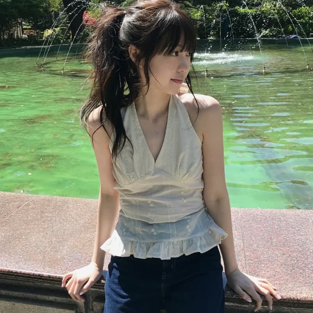 (M) 레터프롬문 펀칭 레이스 홀터넥 슬리브리스 ( 크림 )