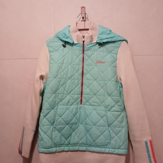 타이틀리스트 정품 여성 모직 후드 반집업티 L (95) 사이즈